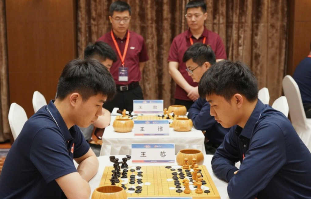 FIDE अध्यक्ष पद पर भ्रम, साइप्रस दौरा और FRITZ 20: एक ही खबर में तीन अलग कहानियाँ, और हर कहानी पर सवाल